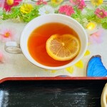 COFFEE SHOP モナリザ - モーニングでホットのレモンティーにしました