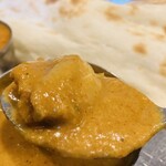 ラムシタ - ・チキン
濃厚でコク深め。
ナンとの絡みが良く、主役としての安定感。
ごろっとしたチキンも食べ応えありで、ちゃんと肉を食べてる感。