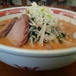 Razan - 担々麺、野菜入り辛さ２    720円
                        コスパいいです。