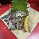 シ酉角刀牛 - 