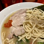 横浜家系ラーメン 山崎家 - 胡椒と豆板醤で味変