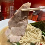 横浜家系ラーメン 山崎家 - チャーシューリフト