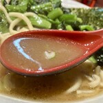 横浜家系ラーメン 山崎家 - すっきり系の豚骨醤油スープ