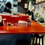 横浜家系ラーメン 山崎家 - カウンター席の様子