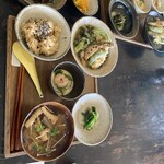 食事と図書 雨風食堂 - 