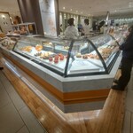 フレデリック カッセル - 外観