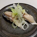 琉球回転寿司 海來 - しめさば 352円(税込)