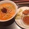 上海湯包小館 - 担々麺、油淋鶏ランチ