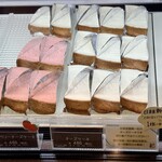 まるたや洋菓子店 - ストロベリーと白いチーズケーキ