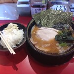 家系ラーメン王道乃印ふく家 - 料理写真: