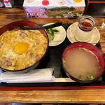 串焼処串兵衛 - 名物 白い親子丼