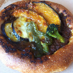 ミックスプラスベーカリー - 「元町通り３丁目」さんのカレーピッツア ¥220