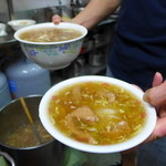 小寶米粉焿 - 肉焿をとろーりかけて。