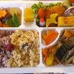 オーガニックカフェ　チャント - 松花堂弁当の一例。季節のオーガニック食材を使用した身体に優しいお弁当です。ご予約制1580円～