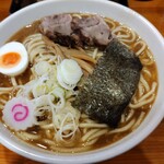 綾瀬 大勝軒 - 中華そば950円。1カ月ぶりの訪問ですが、100円値上がりしてた^^;