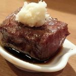 焼肉 グルマンズいとう - ランプ芯 スポンジ醤油に山わさびで