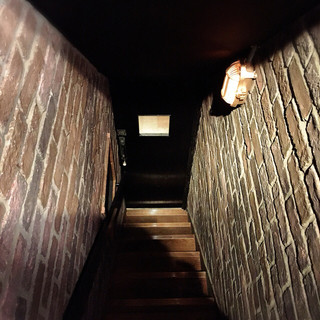 BIODYNAMIE - 階段あがったらこんな感じ。秘密感満載。