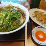 味のなかむら - 料理写真:ワンタンメンとギョウザ