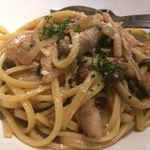 ビストロピット - イベリコ豚セレクタと茸のリングイネ　備前味噌と黄ニラの香るジャポネソース