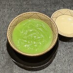 鮨 こん藤 - 蛤の茶碗蒸し うすい豆の餡　◎
  蛤のお出汁がとても濃厚で豆の風味に負けない
  初めから胃袋掴みにくる感じ
