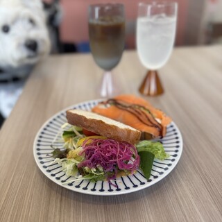 V's FORT CAFE_1