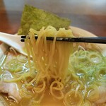 らーめん南山 - 麺はそんなに特徴ない中華麺だった。食感は悪くなかった。