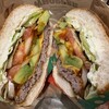 バーガーキング - クリーミーなアボカドとチーズが
スパイシーなサルサソースをやさしく包み込む！
辛さとまろやかさのバランスが絶妙✨
