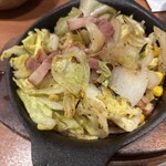 蔵元居酒屋 清龍 - 春キャベツとベーコンのニンニク炒め