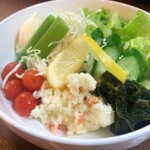 海鮮処 横手屋 - サラダ盛合（ハーフ）