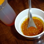 狭山カレー工房 りとるほっと。 - 辛味オイルと20倍カレー試食