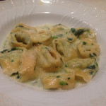 ラ スフォリーナ - リコッタチーズとほうれん草を包んだパスタ
