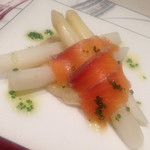 ラ スフォリーナ - ホワイトアスパラたサーモンの前菜