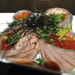 夜景ダイニング maruhan - 炙りサーモンのイクラかけ寿司(750円・別)