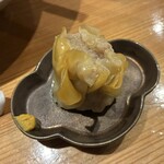 めん 呼白 - 「黒豚と帆立の燒賣」（限定20食、300圓）。