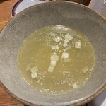 めん 呼白 - 「Hotate2（帆立昆布水つけ麺）」（2,000圓）のつけ汁。