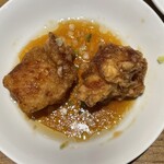 萬来 - おつまみ４種とアルコールが選べるプレミアムちょい飲みセットの油淋鶏