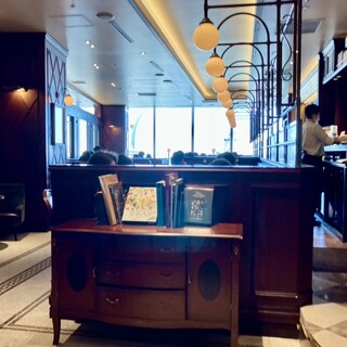 CAFE AUX BACCHANALES_2