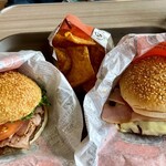A&W - ＊A&Wバーガー@890
＊モッツァバーガー@650
＊チップスコンボ-ホームメイドポテトチップス@560