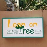 Lean on Tree - お店看板