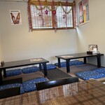 ヒマラヤン インド ネパール料理 - 店内小上がり席