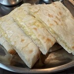 ヒマラヤン インド ネパール料理 - チーズナン