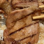 豚丼一番 - ロース肉のアップ