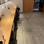 豚丼一番 - 店内カウンター席
