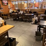 豚丼一番 - 店内テーブル席