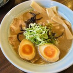 博多とんこつ 真咲雄 - のうしお　全部のせ