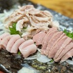 喜美松 - ゆでもつ刺各種（1人前 900円～／半人前 450円～）
