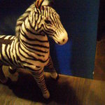 pas à pas... - トイレの前に飼われて？いましたシマウマさん