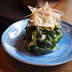 おじさんと日本酒 - 芳寿豚と春菊のぬたあえ