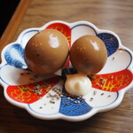おじさんと日本酒 - 付き出し（ウズラ玉子の燻製）