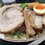 みずさわ屋 - 見よ！　盛り上がっているこのバラ肉のボリューム！